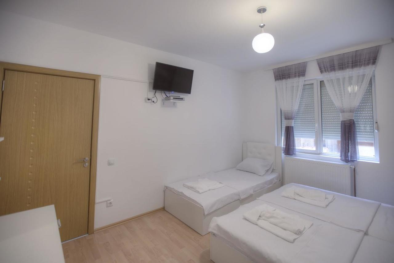 Guest House Prishtine Экстерьер фото